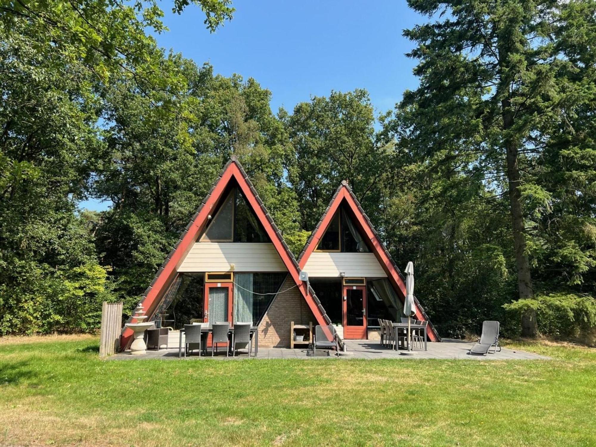 Lovely Holiday Home In Limburg Amid Lush Forest Stramproy Buitenkant foto